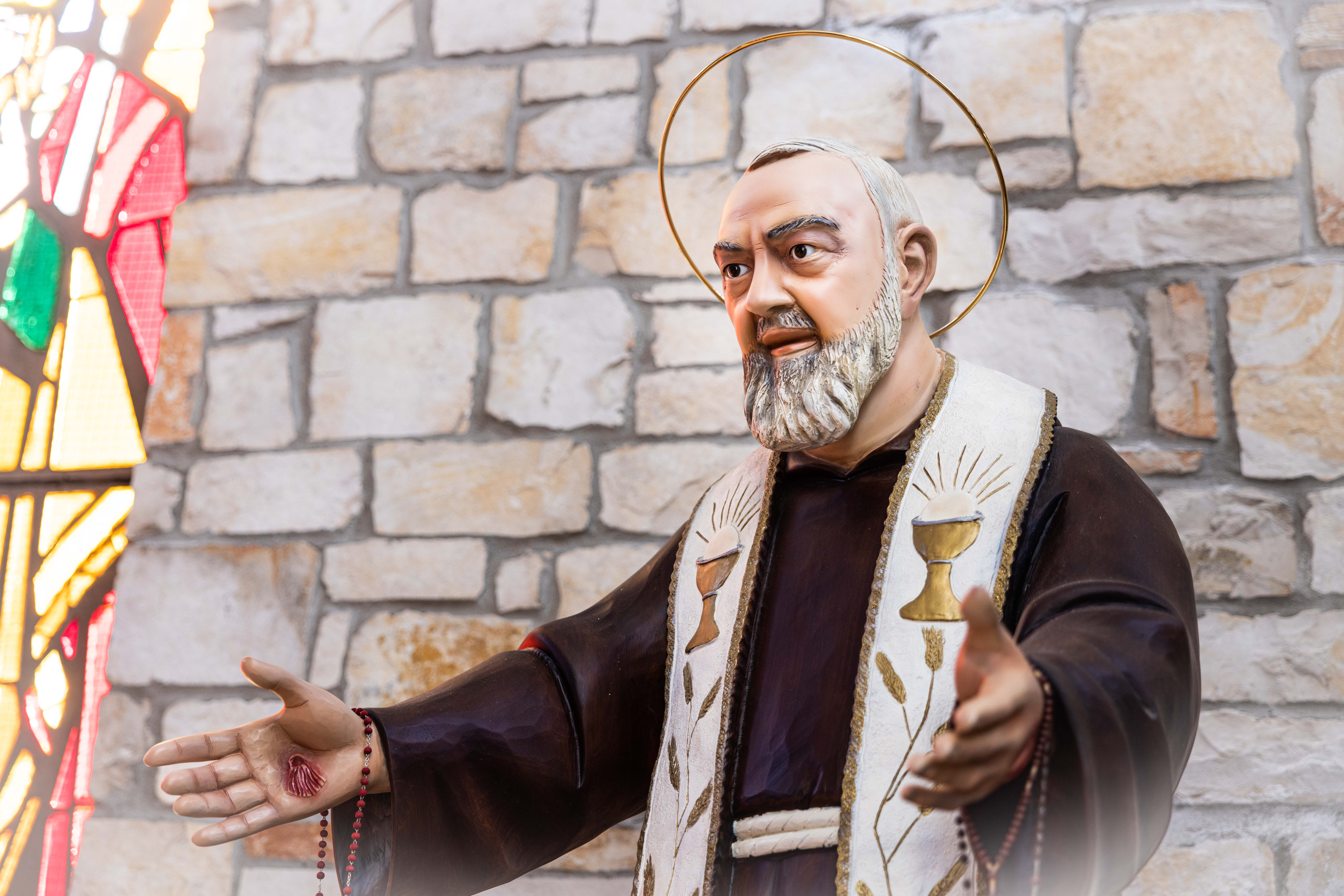 Statua di Padre Pio